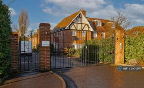 3, The Gallops, Esher KT10 8BN