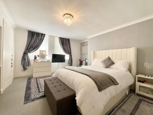 2 bed Flat for sale Image 7