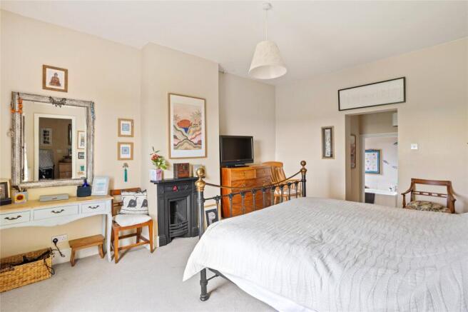 6 bed Detached for sale Image 11