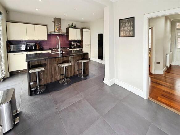 3 bed Semi-Detached for sale Image 8