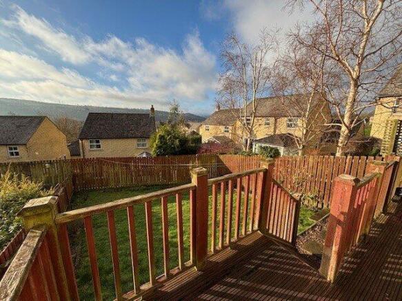 3 bed Semi-Detached to rent Image 9