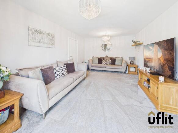 5 bed Detached for sale Image 9