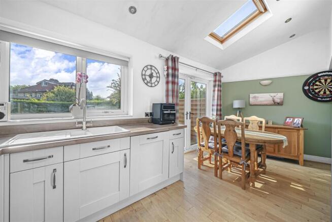4 bed Semi-Detached for sale Image 12
