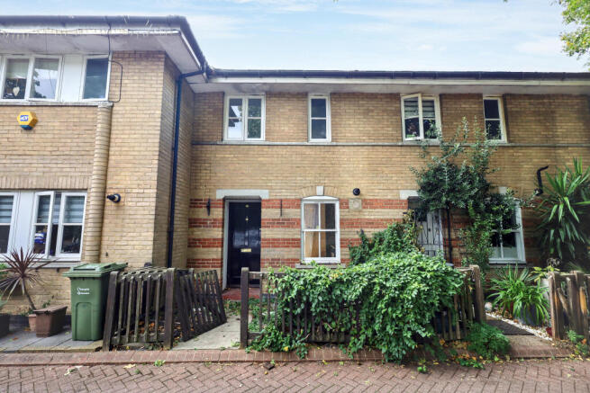31 Rossendale Way, Camden, London, NW1 0XB