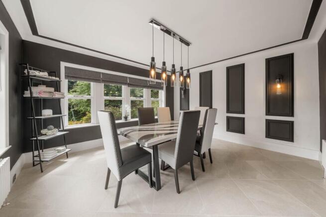 5 bed Detached for sale Image 6