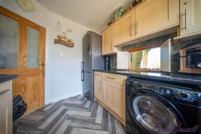 4 bed Semi-Detached for sale Image 8