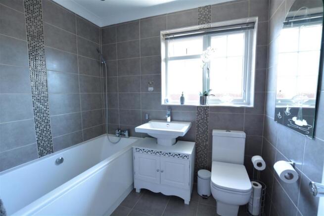 9. bathroom.JPG