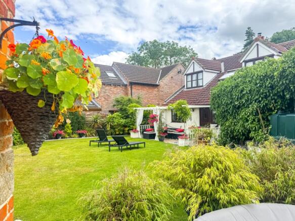 4 bed Semi-Detached for sale Image 4