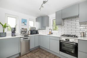 12, 61 Buchanan House, Brathway Road, London SW18 4BQ