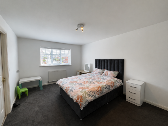 4 bed Detached for sale Image 8