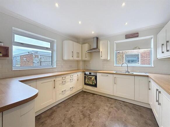 Cawood Drive, Skirlaugh, Hull photo 4
