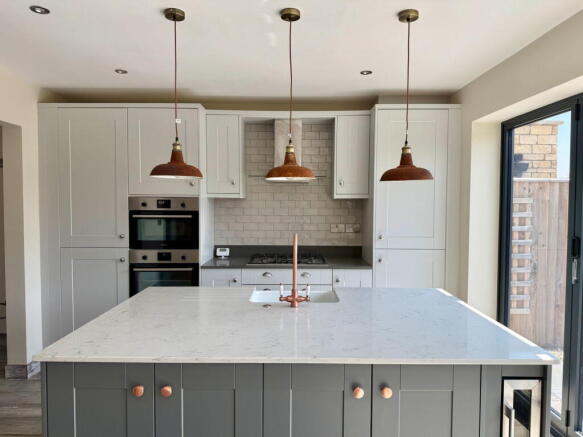 4 bed Detached for sale Image 9