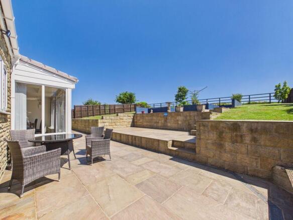 6 bed Detached Bungalow for sale Image 9