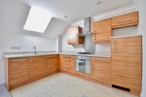 15, Alsager, Clements Mead, Leatherhead KT22 7FN