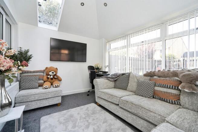 3 bed Semi-Detached for sale Image 8