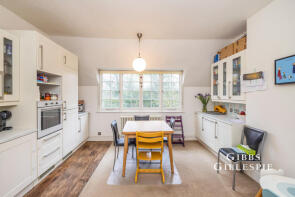 12 Red Cottage, Elm Park Road, Pinner HA5 3LA