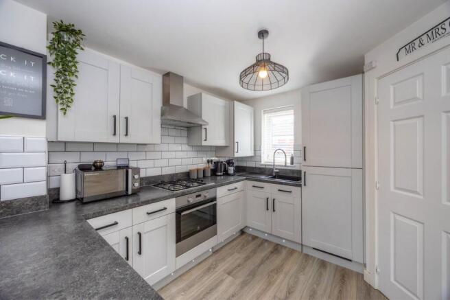 3 bed Semi-Detached to rent Image 6