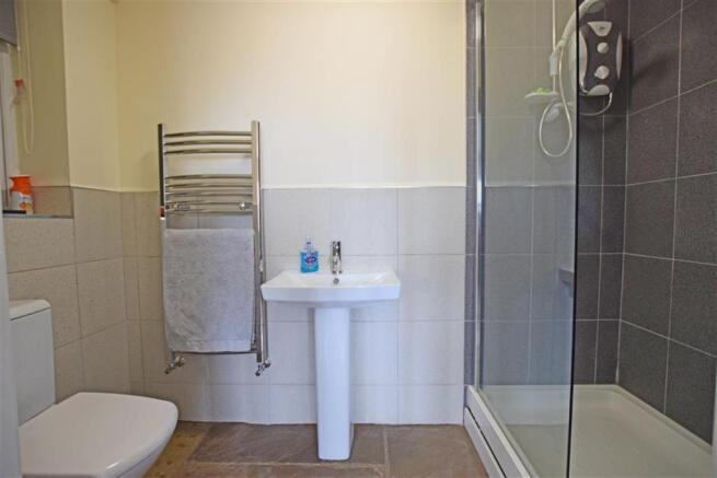 EN SUITE SHOWER ROOM