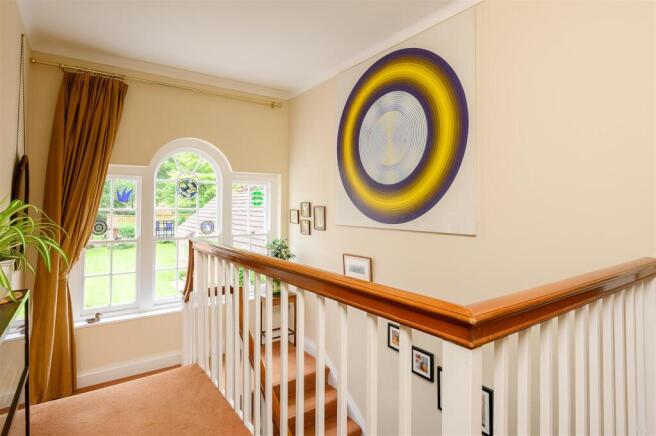 5 bed Detached for sale Image 8