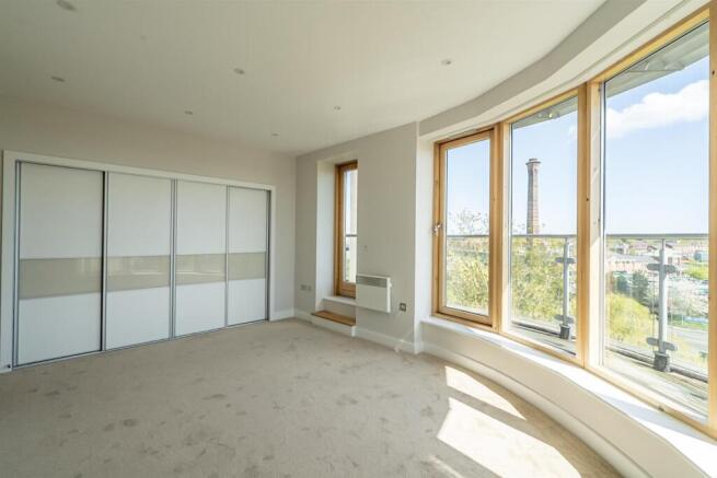 3 bed Apartment for sale Image 10