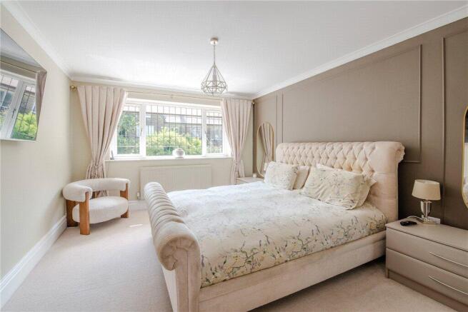 6 bed Detached for sale Image 5