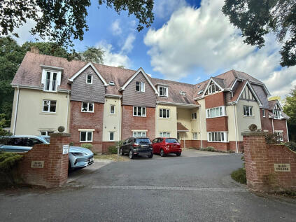 Pinehurst Road, West Moors, Ferndown, Dorset, BH22