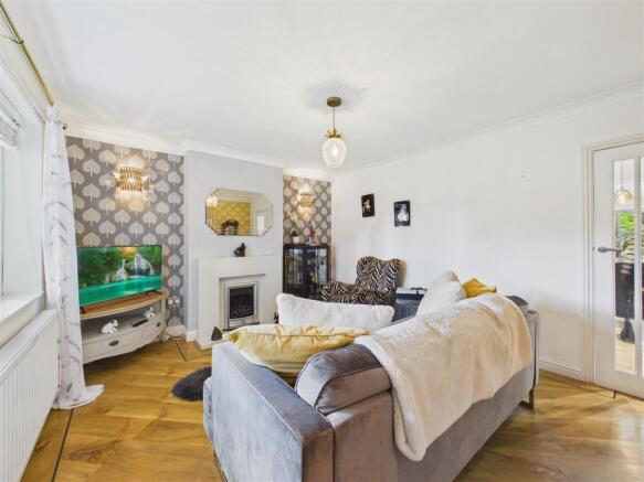 3 bed Semi-Detached for sale Image 4