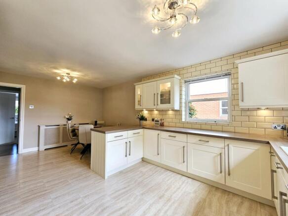 2 bed Flat for sale Image 12