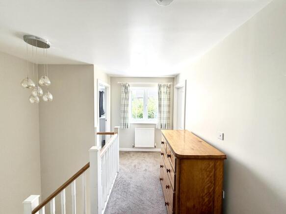 4 bed Detached for sale Image 9