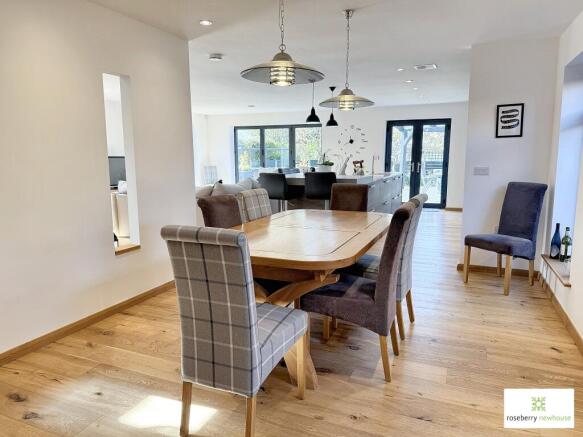 4 bed Bungalow for sale Image 2