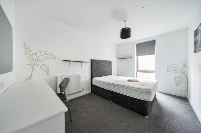 5 bed House for sale Image 10