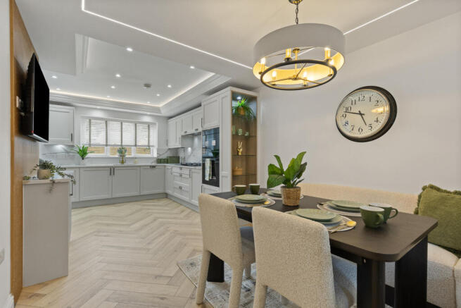 4 bed Detached for sale Image 4