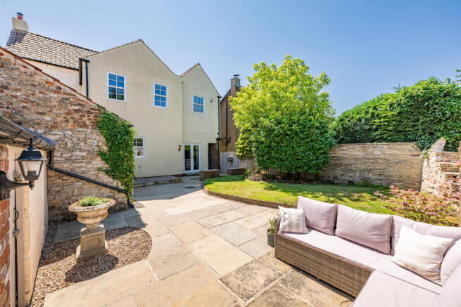 4 bed Detached for sale Image 4