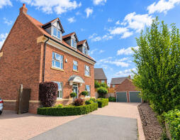7, Rotherham Close, Cawston, Rugby CV22 7TG