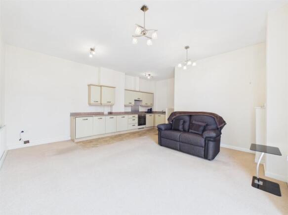 2 bed Flat for sale Image 5