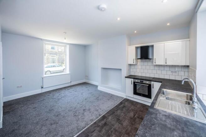 2 bed Terraced to rent Image 4