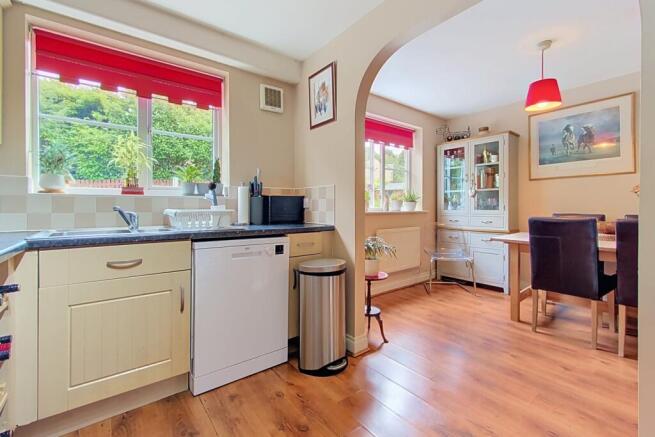 4 bed Town House for sale Image 6