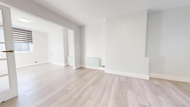 LIVING ROOM PIC 2.jpg