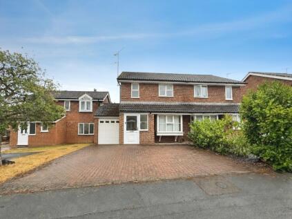 Caernarvon, Frimley, Camberley, Surrey, GU16