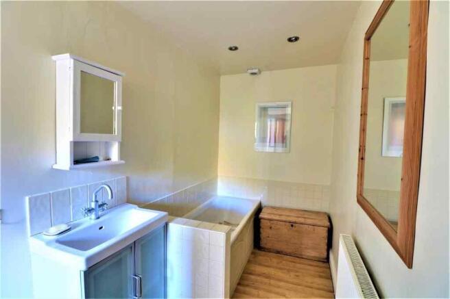 Bathroom (Second Floor)