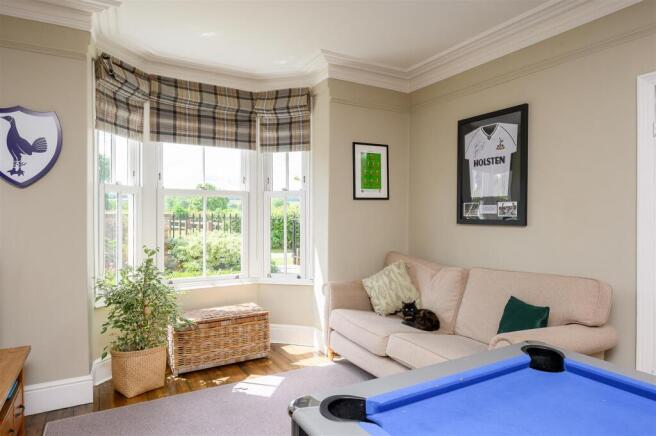 5 bed House for sale Image 8
