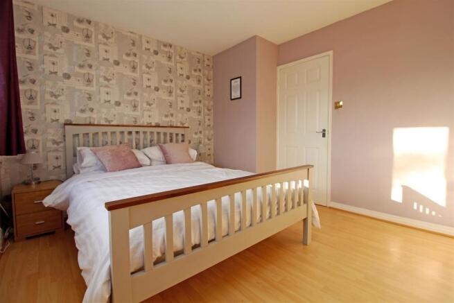 Master Bed..jpg