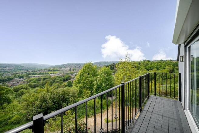 Bramleys - Cliffe End Road - Quarmby - Huddersfiel