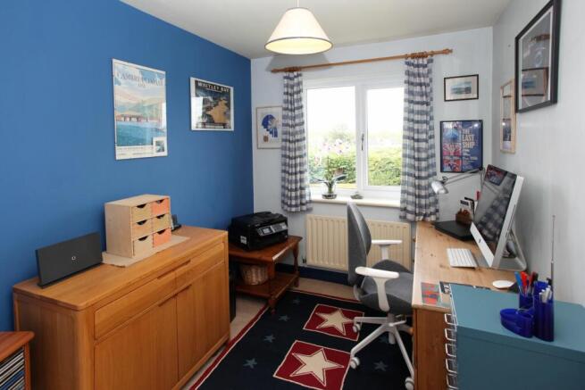 Bedroom / Study
