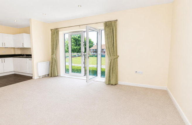 LOUNGE / DINING ROOM