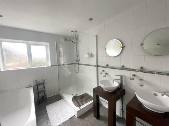 Bathroom.JPG