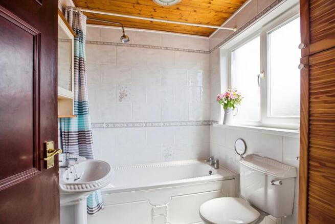 3 bed Semi-Detached for sale Image 6