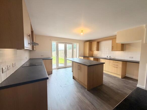 5 bed House to rent Image 4