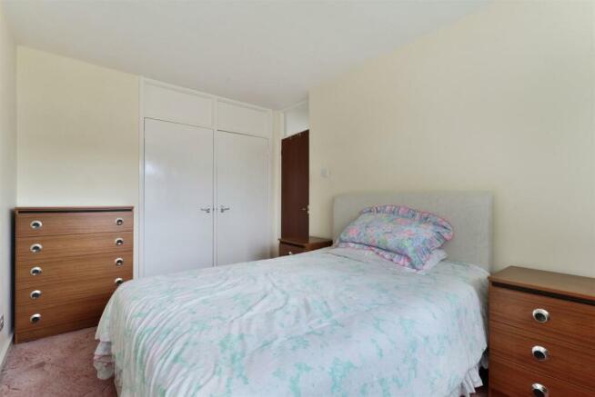 3 Rowland Close - (17).jpg