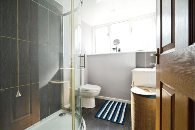 5 bed Detached for sale Image 11